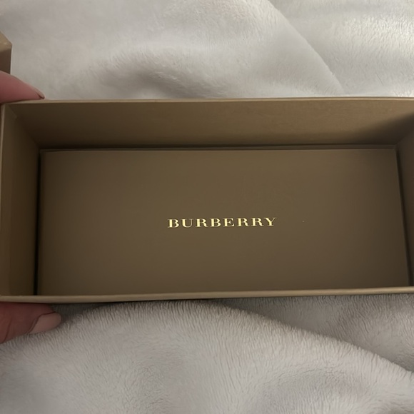 Burberry Sunglasses Box with Manual Handbook - Picture 2 of 2